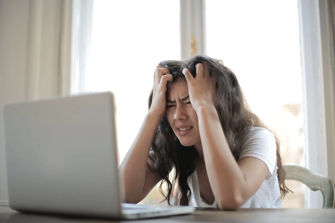 You are currently viewing Overcome the Anxiety-Stammering Cycle: Discover How to Build Lasting Confidence