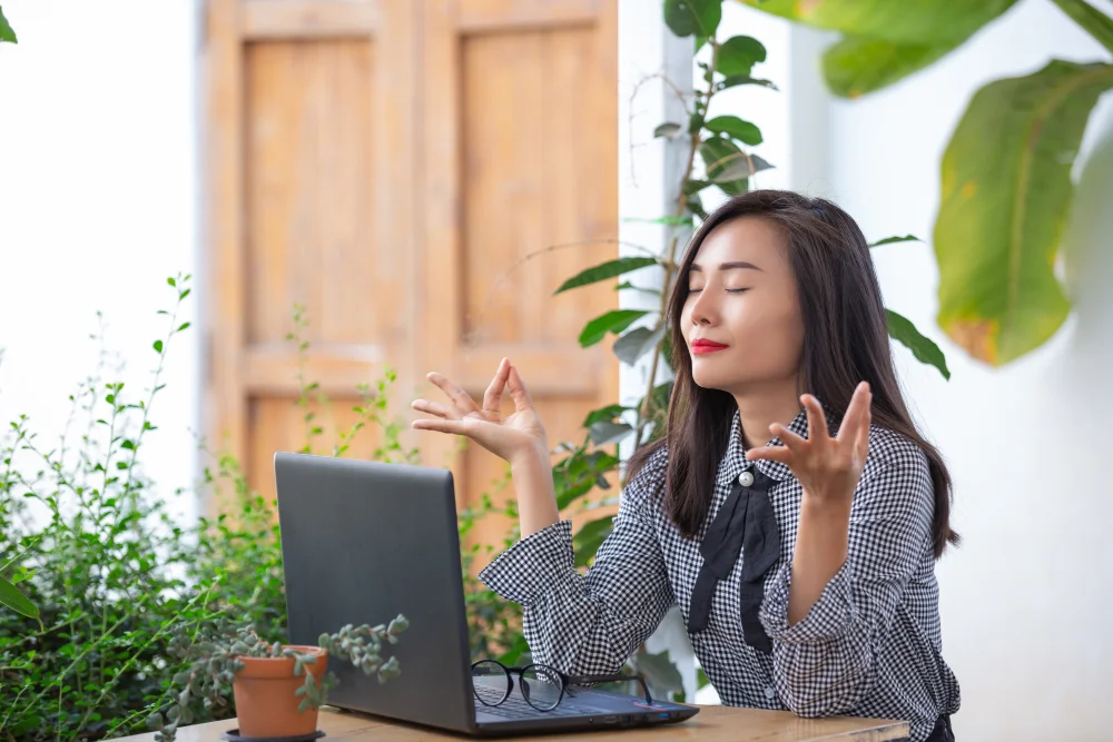 You are currently viewing Simple Daily Mindset Habits to Turn Stammering Anxiety into Lasting Speaking Confidence
